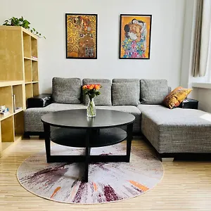 Apartment Lovely Nest! Just Beside Schoenbrunn Palace And Zoo!, Wien